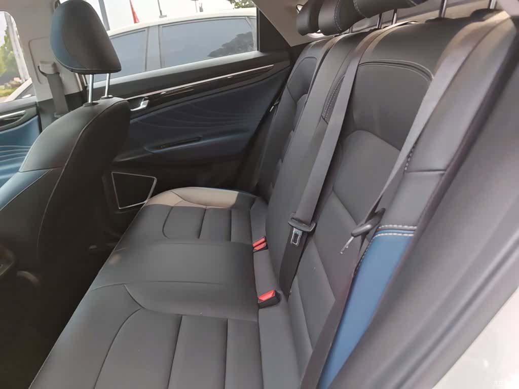 Geely Emgrand, 2021 17