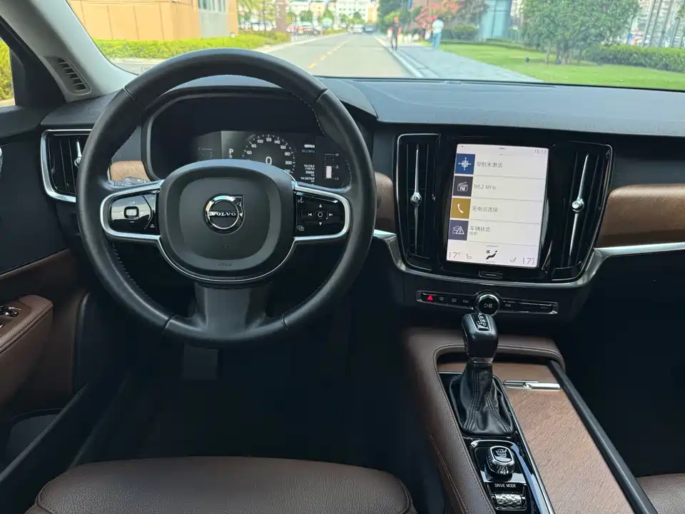 Volvo S90
