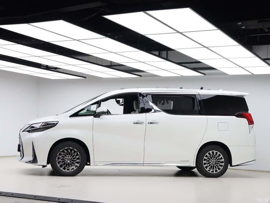 Lexus LM, 2020 28