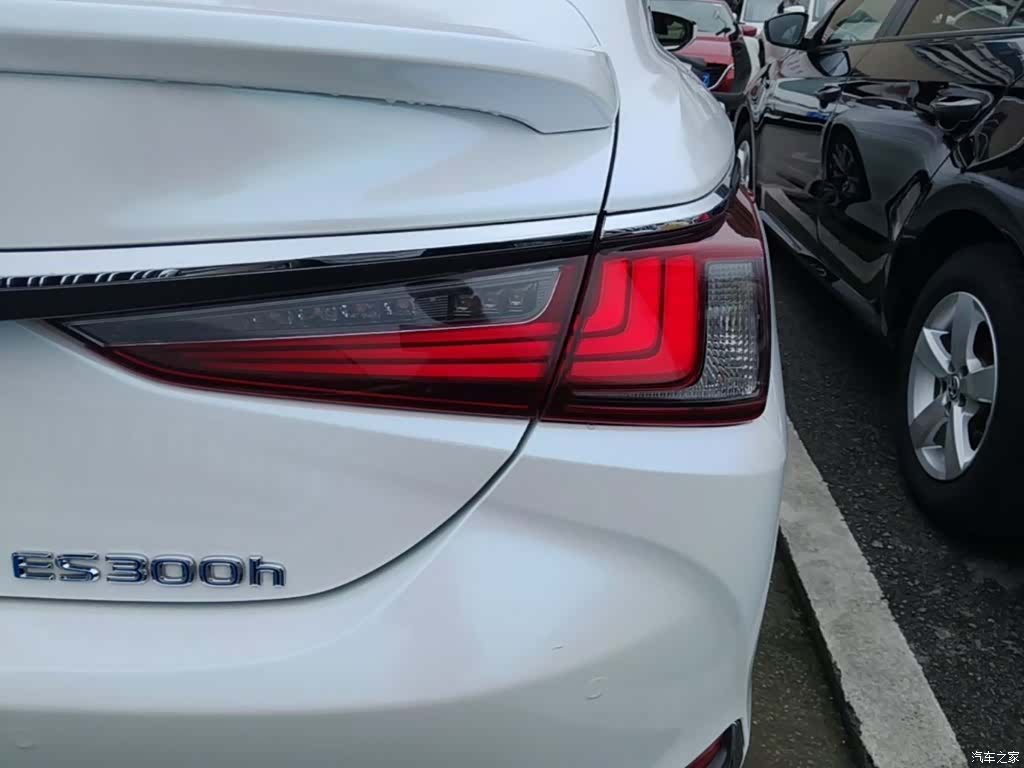 Lexus ES, 2022 8