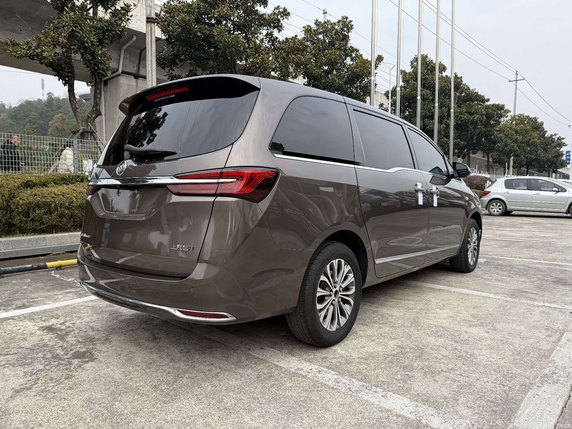 Buick GL8, 2020 7