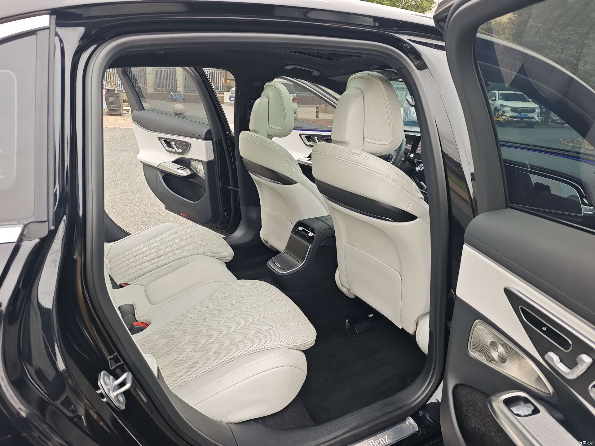 Mercedes-Benz E-Class, 2024 14