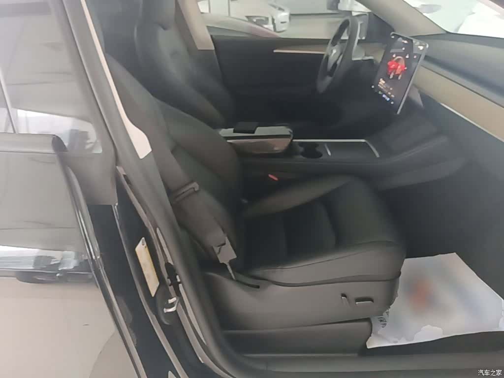 Tesla Model Y, 2023 25