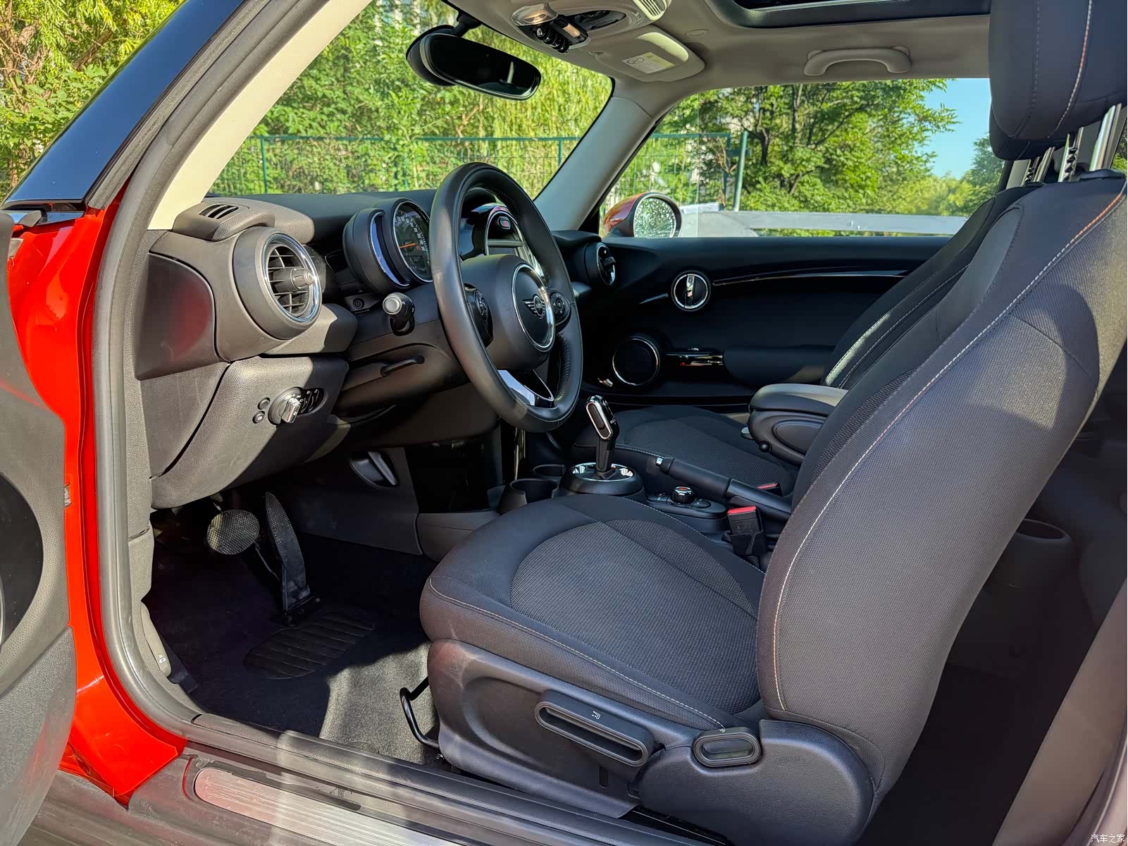 Mini ONE, 2019 16
