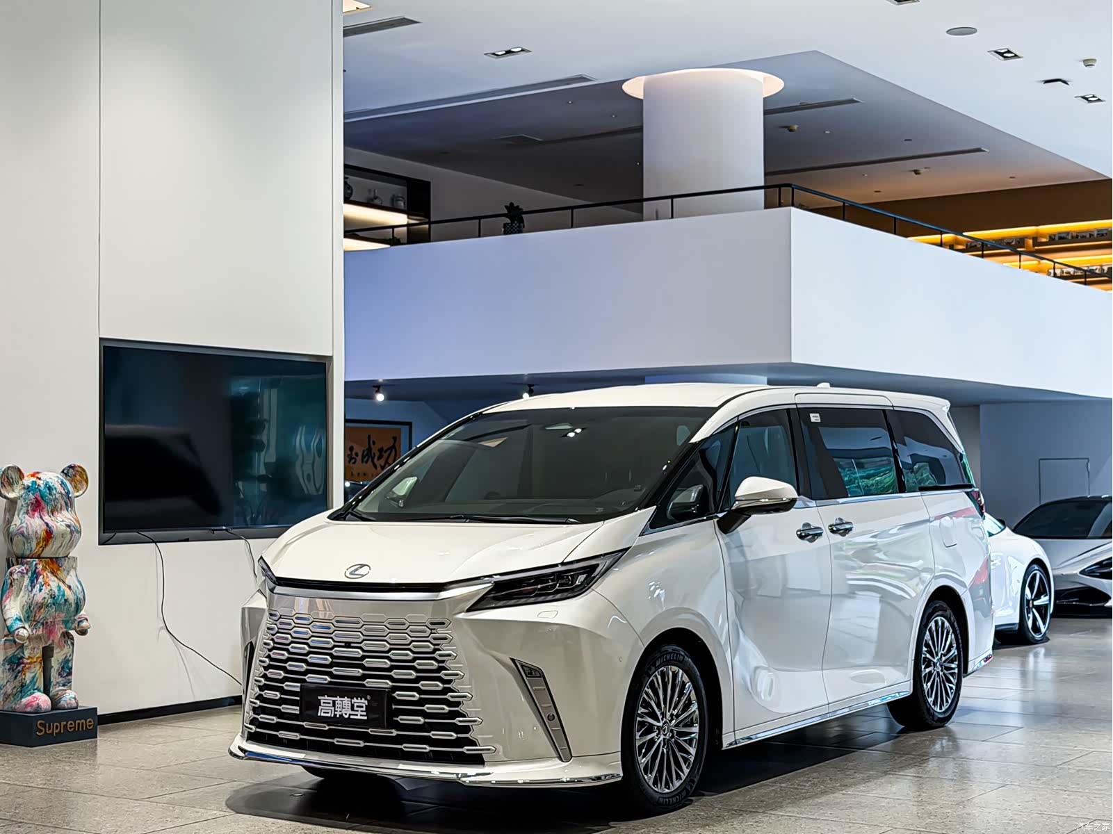 Lexus LM, 2025 1