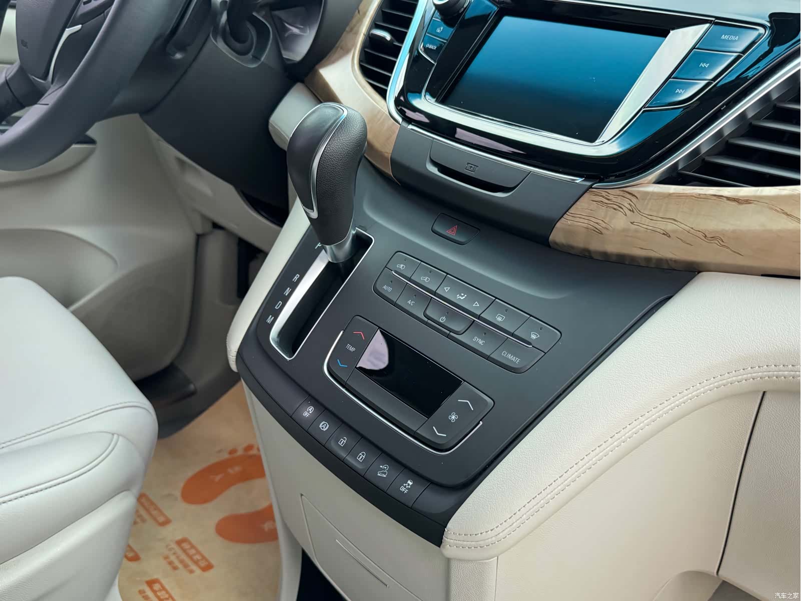 Buick GL8, 2017 13