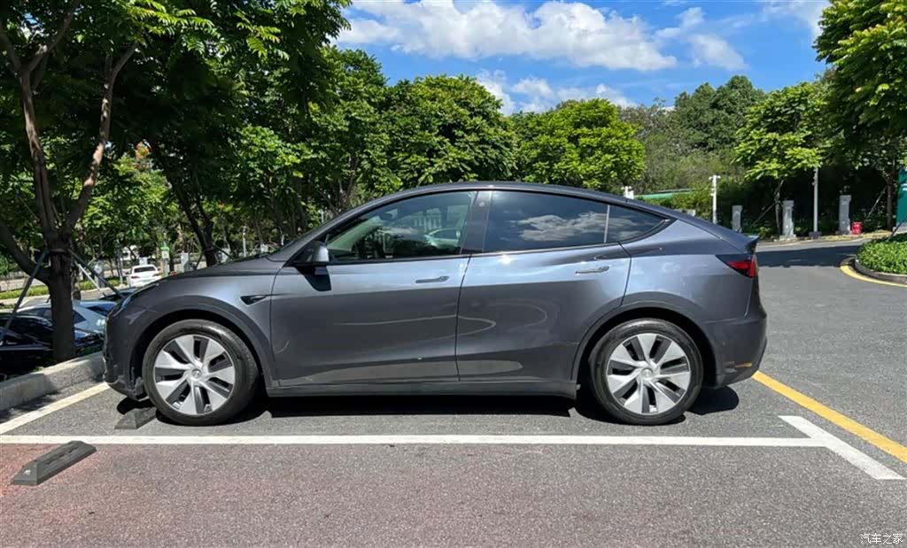 Tesla Model Y, 2021 11