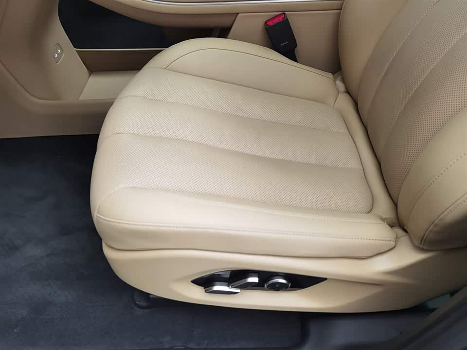 AITO Ask the world M7