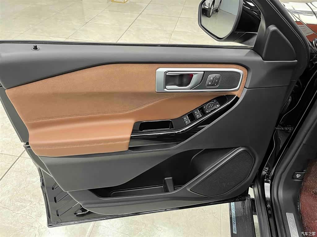 Ford Explorer, 2023 11