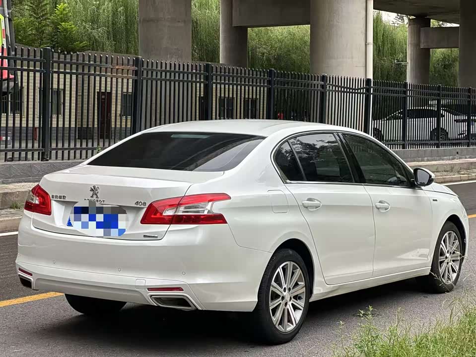 Peugeot 408