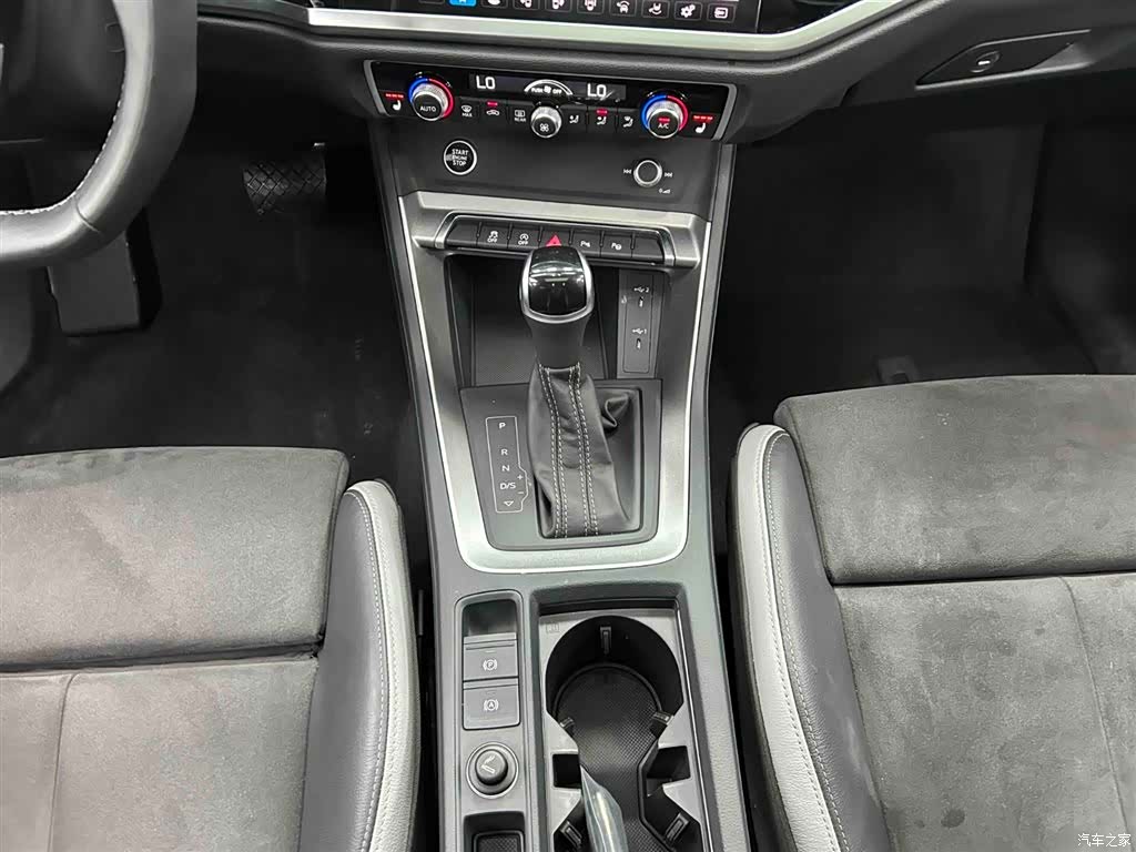 Audi Q3, 2022 все фото