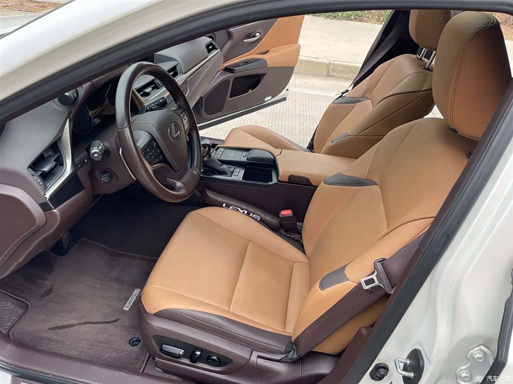 Lexus ES, 2021 11