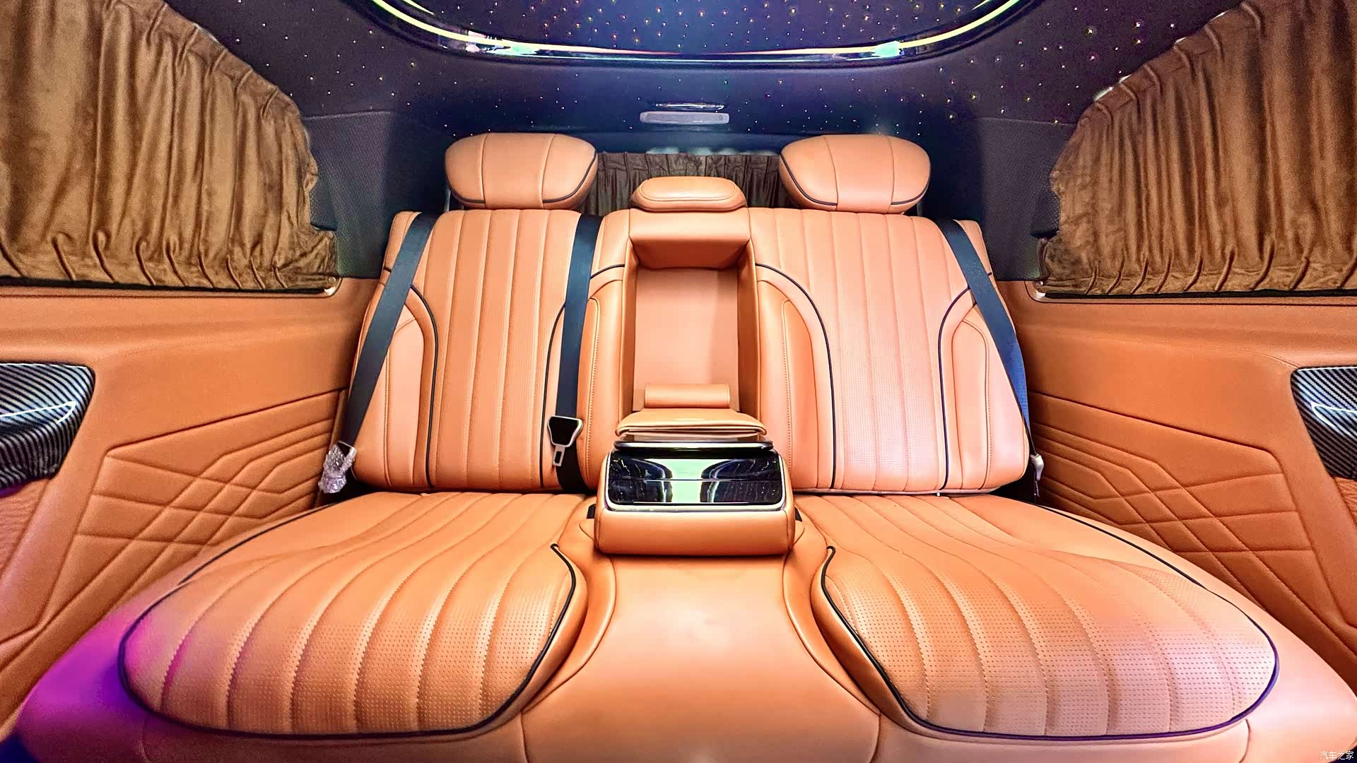 Mercedes-Benz 7, 2024 15