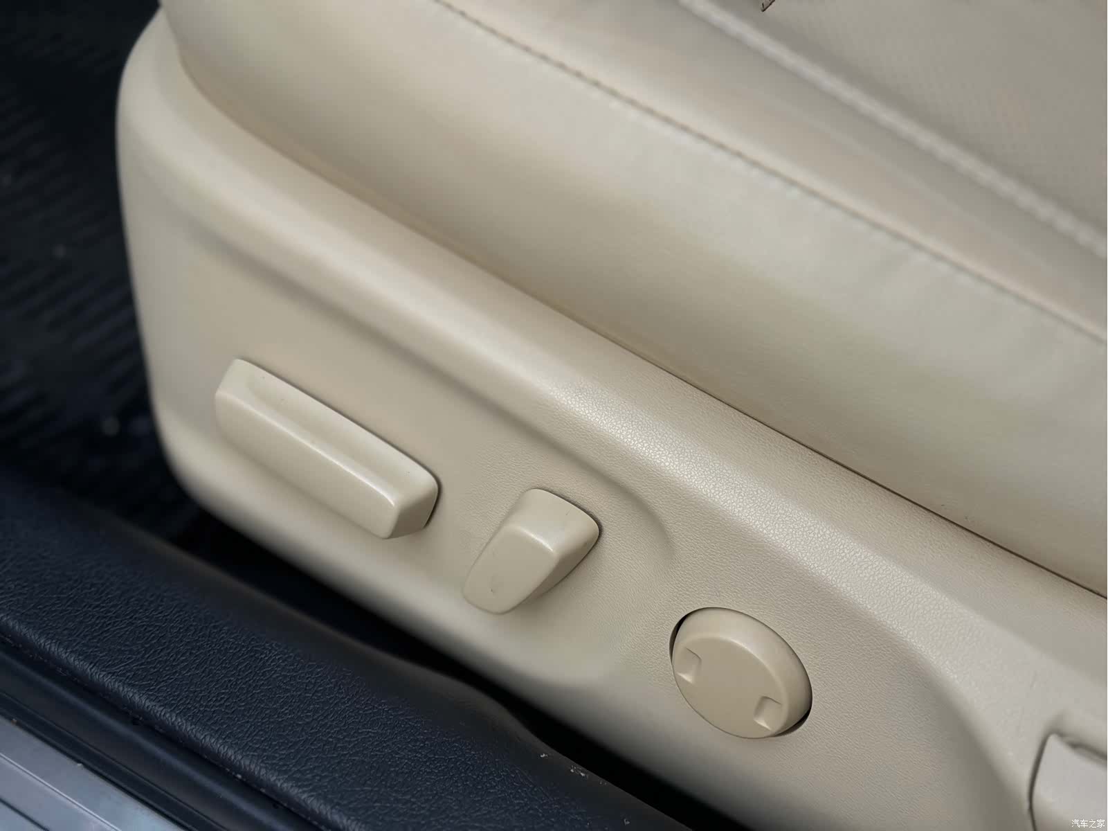 Toyota Crown, 2016 17