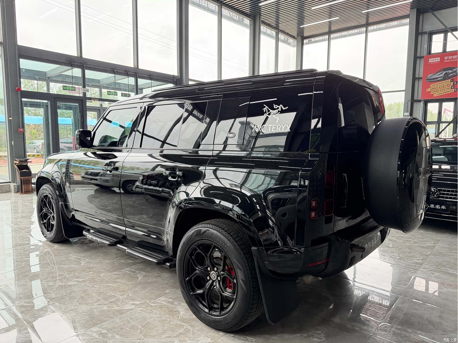 Land Rover Defender, 2023 13