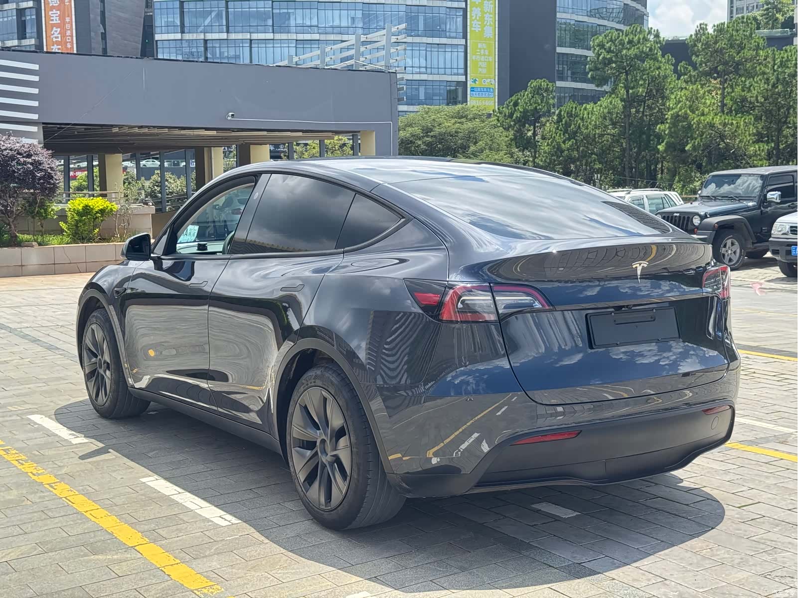 Tesla Model Y, 2024 26