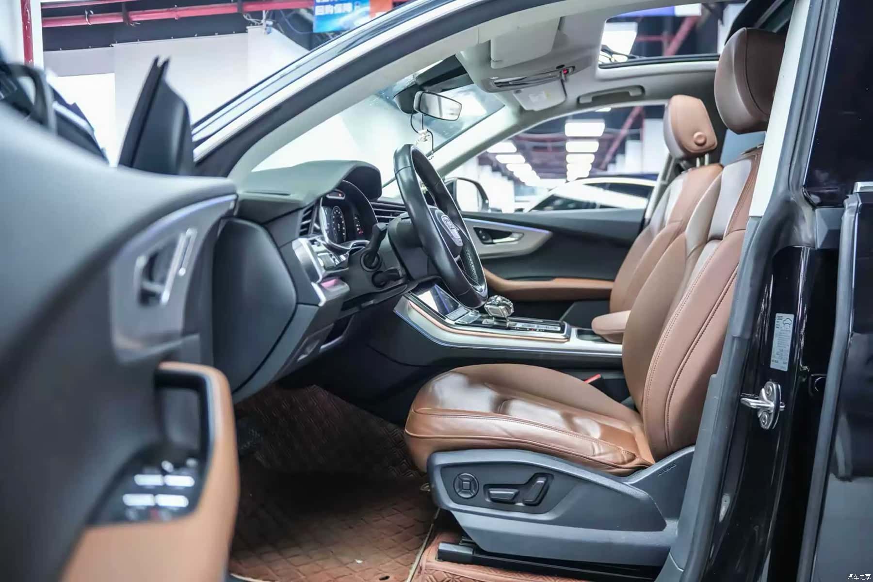 Audi Q8, 2023 4