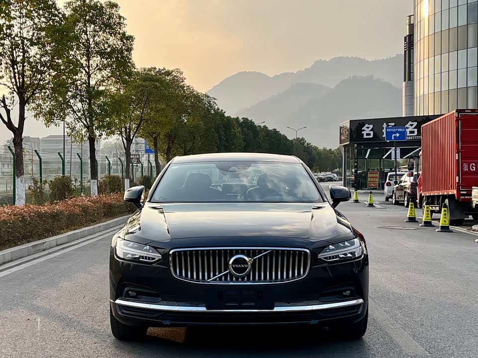 Volvo S90