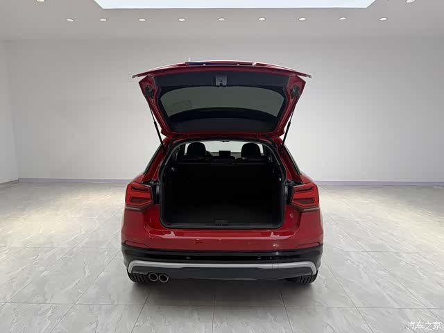 Audi Q2L, 2021 9