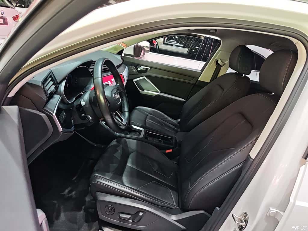 Audi Q3, 2021 4