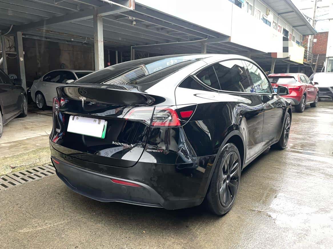 Tesla Model Y, 2024 15