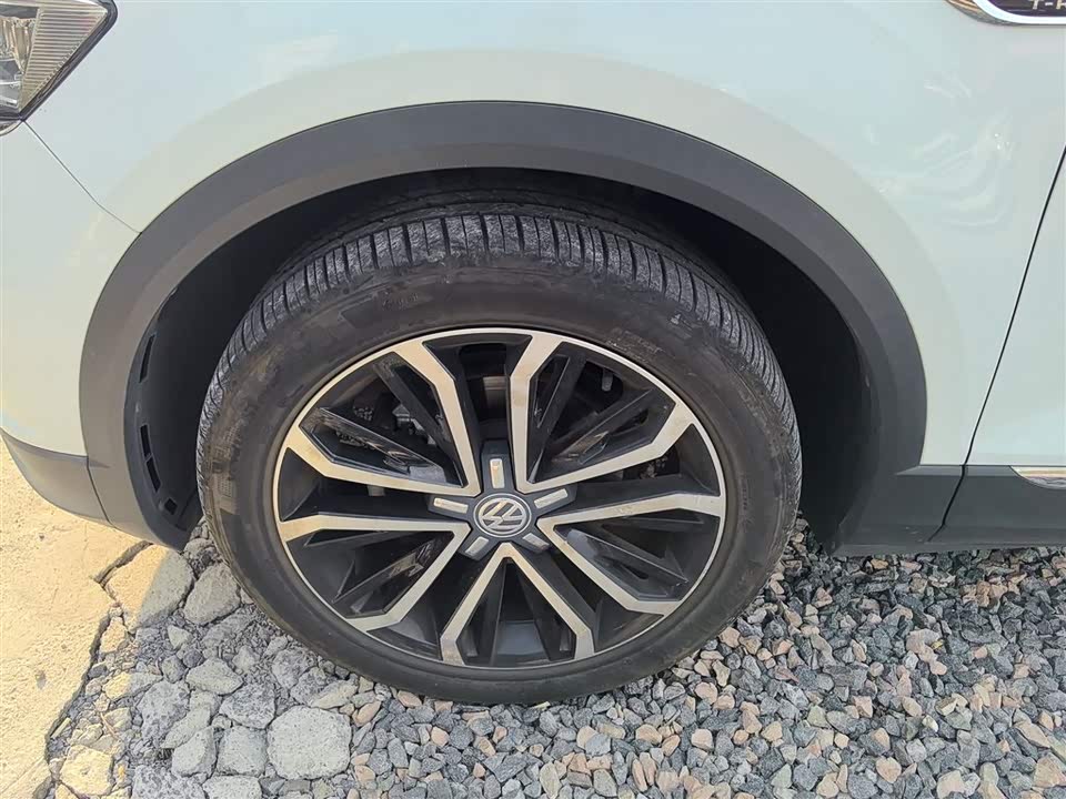 Volkswagen T-ROC exploring Songs