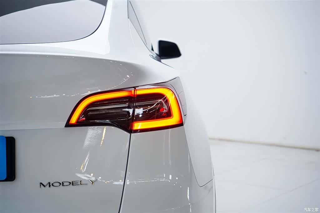 Tesla Model Y, 2022 18