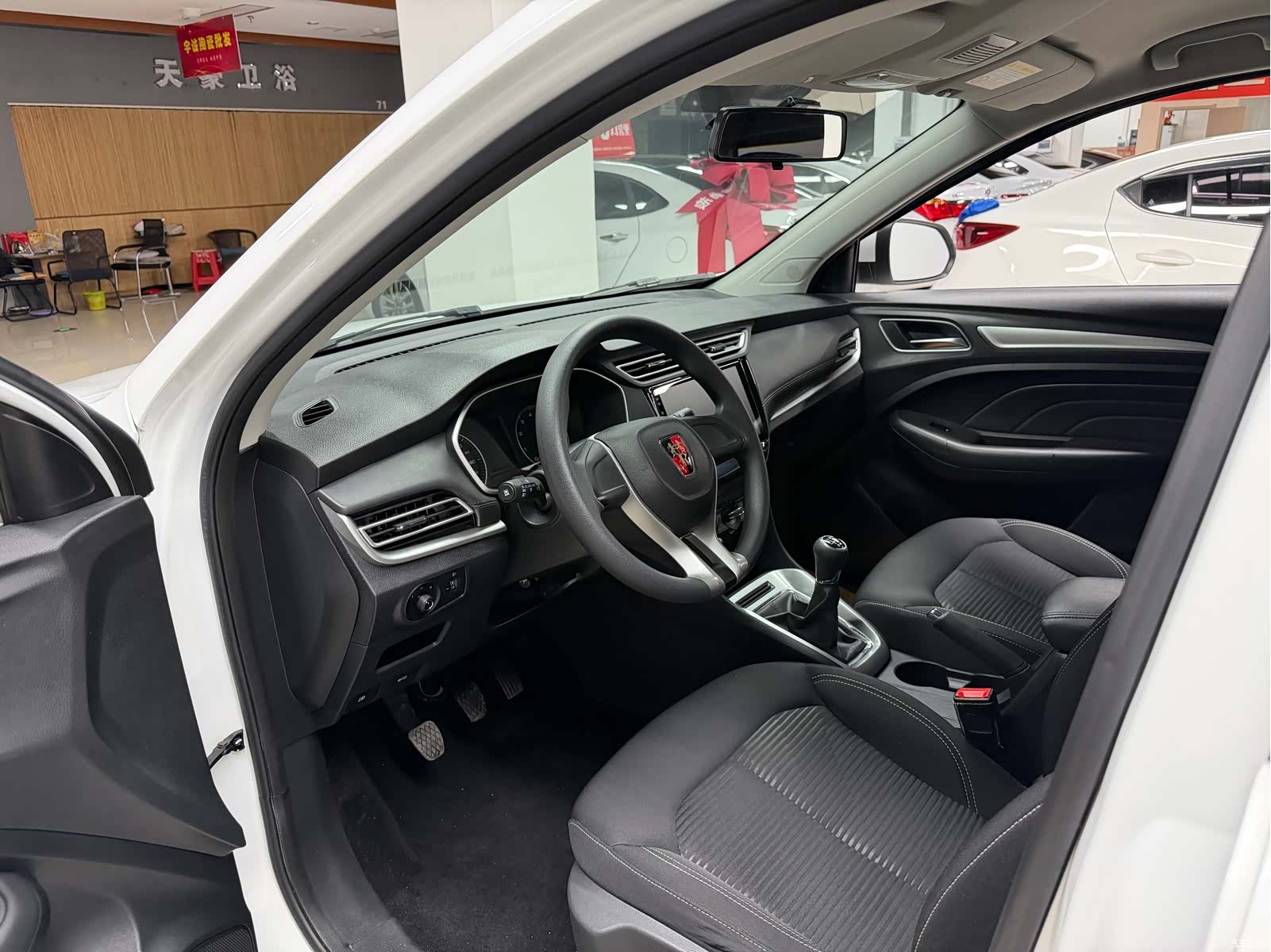 Roewe RX3, 2019 7