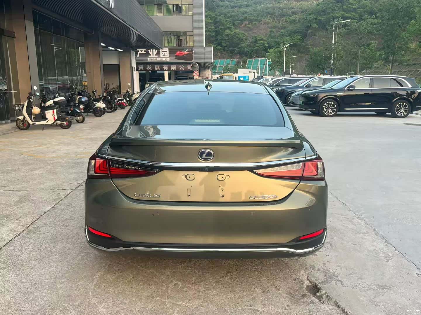 Lexus ES, 2018 8