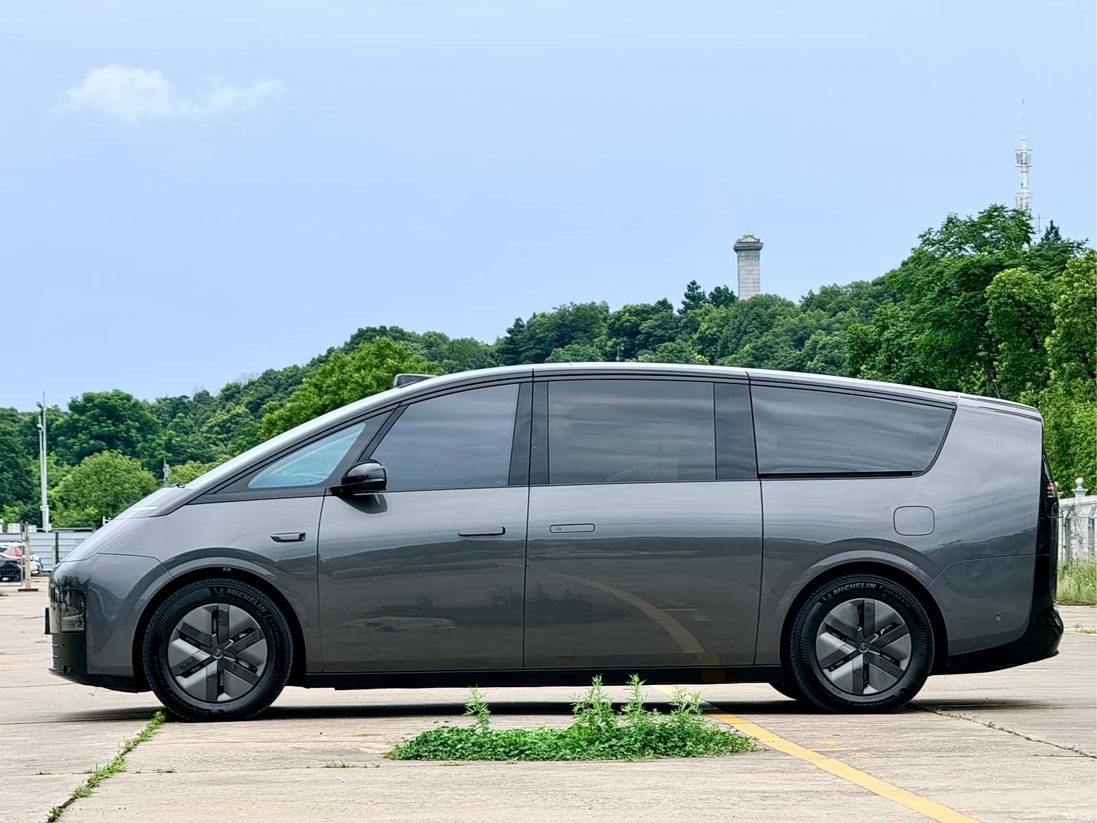 Li Auto MEGA, 2024 4