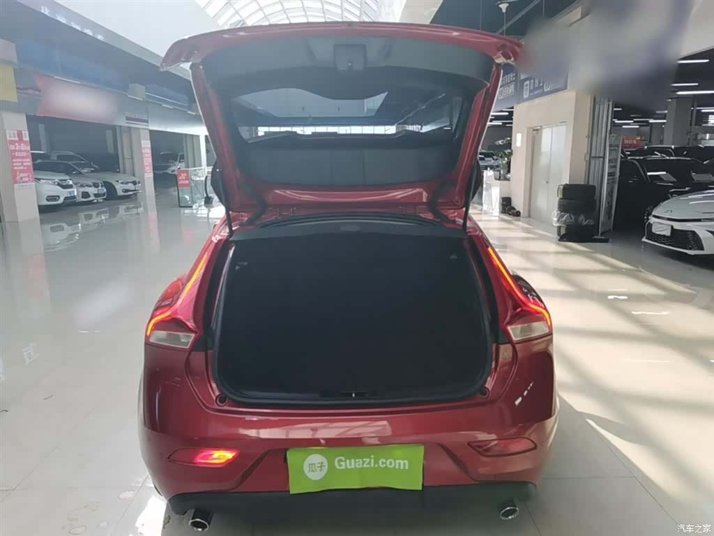 Volvo V40, 2019 19