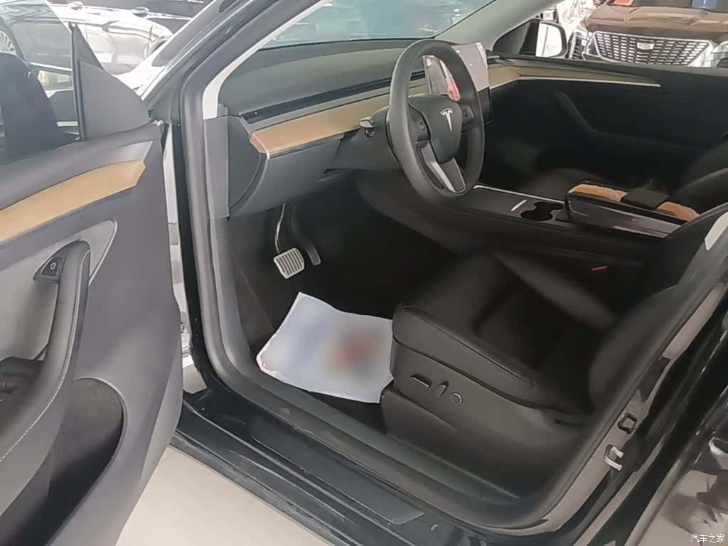 Tesla Model Y, 2023 16