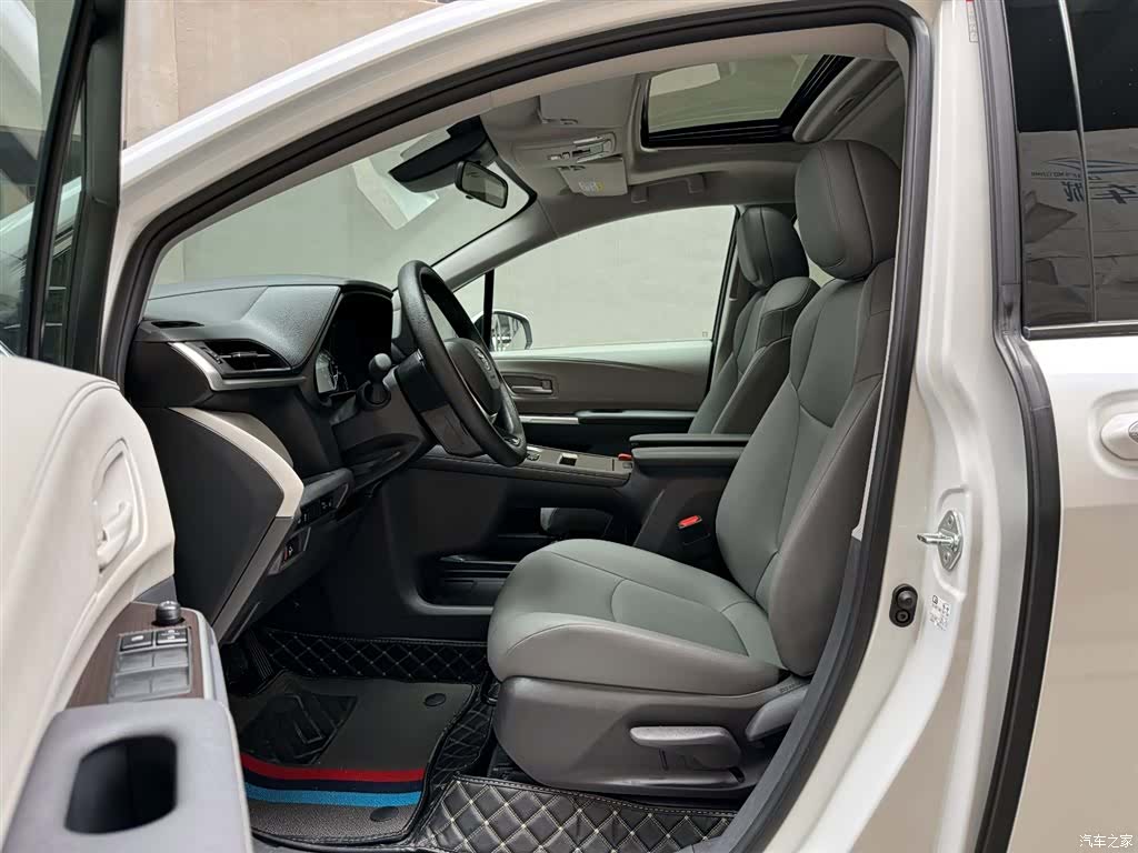 Toyota Granvia, 2023 9