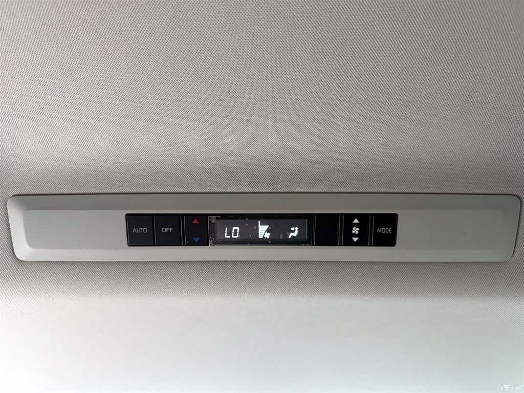 Toyota Granvia, 2023 16