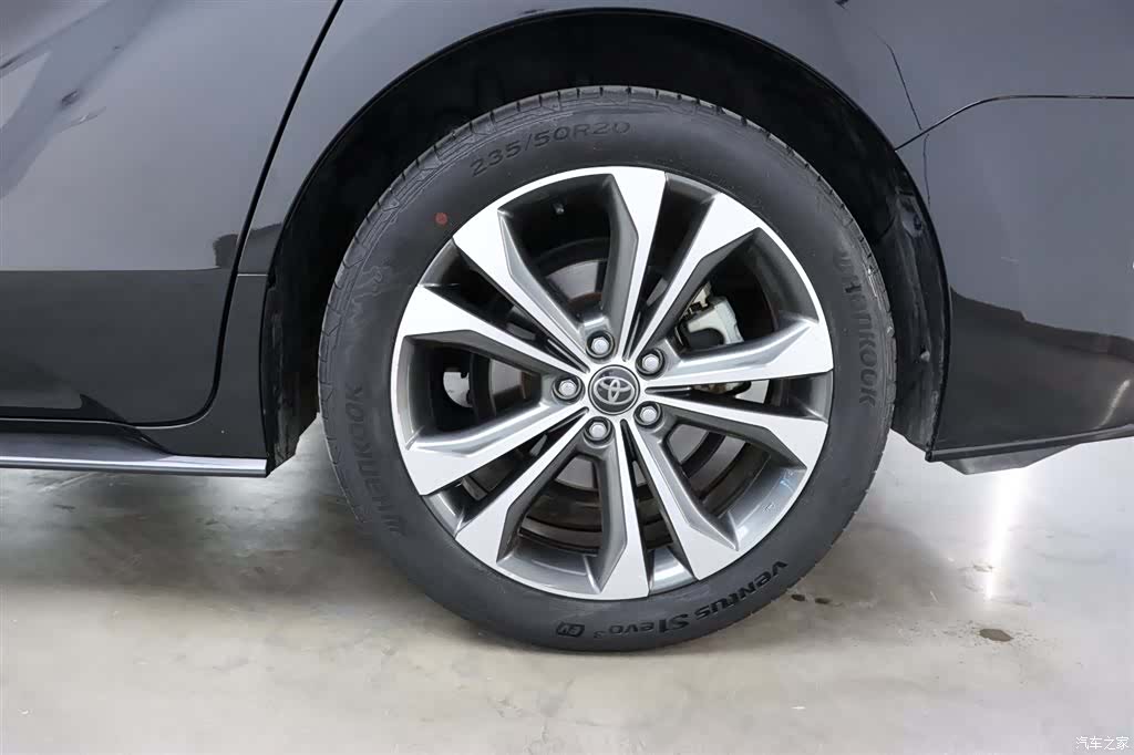 Toyota Granvia, 2023 30