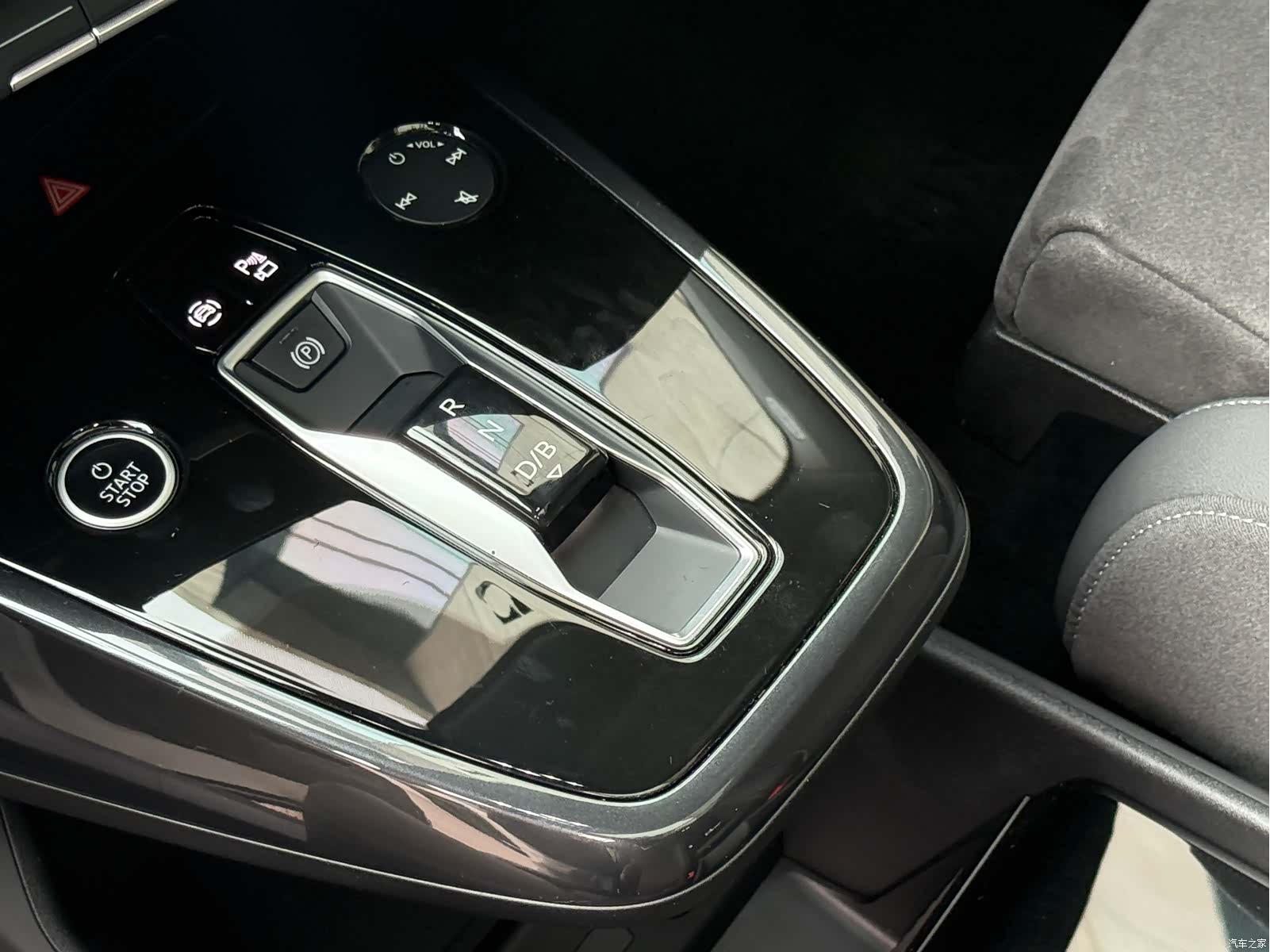Audi Q4 e-tron, 2023 8