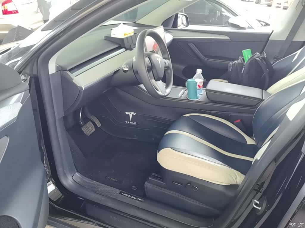 Tesla Model Y, 2023 15
