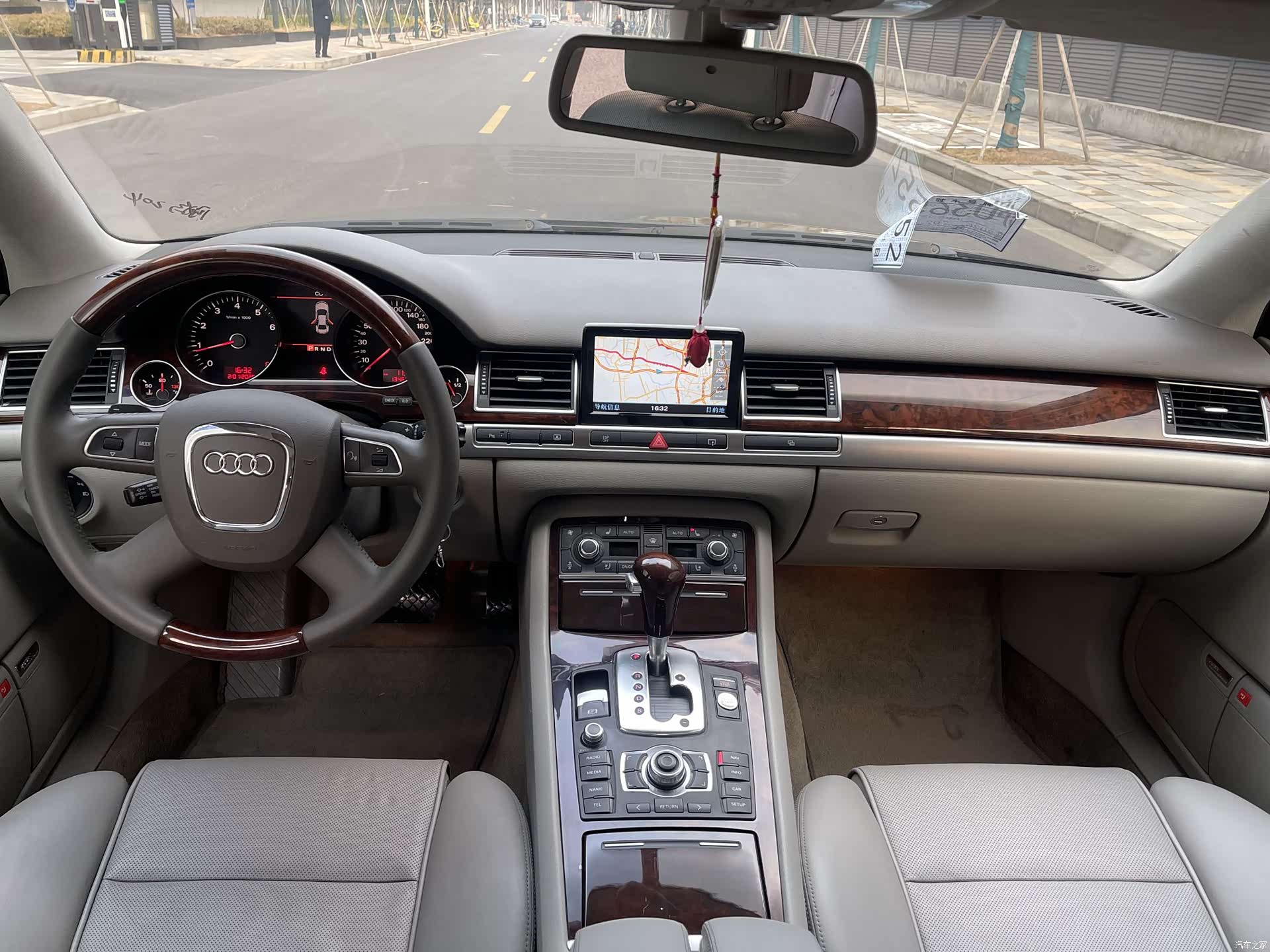 Audi A8L, 2009 8