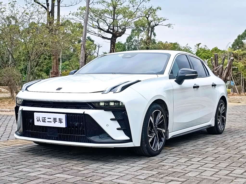 Lynk & Co 03