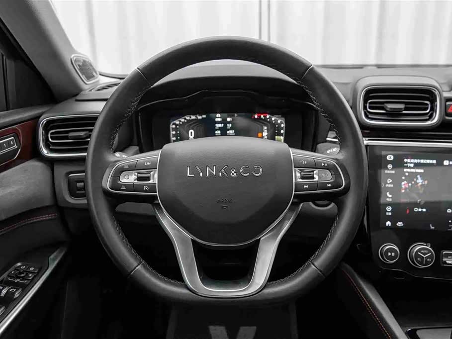 Lynk & Co 02