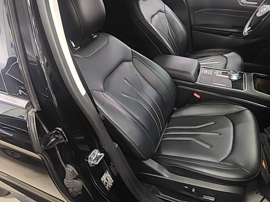 Ford Edge 2022, фото 25