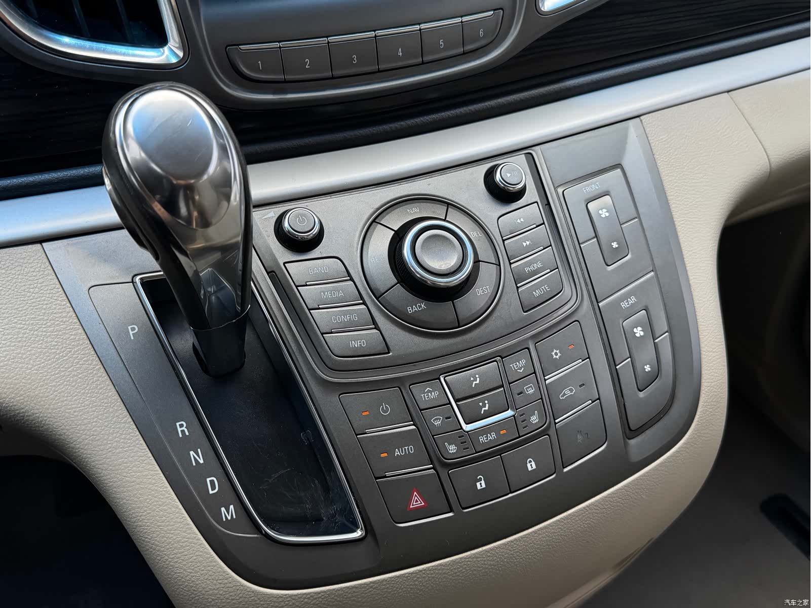 Buick GL8, 2012 16