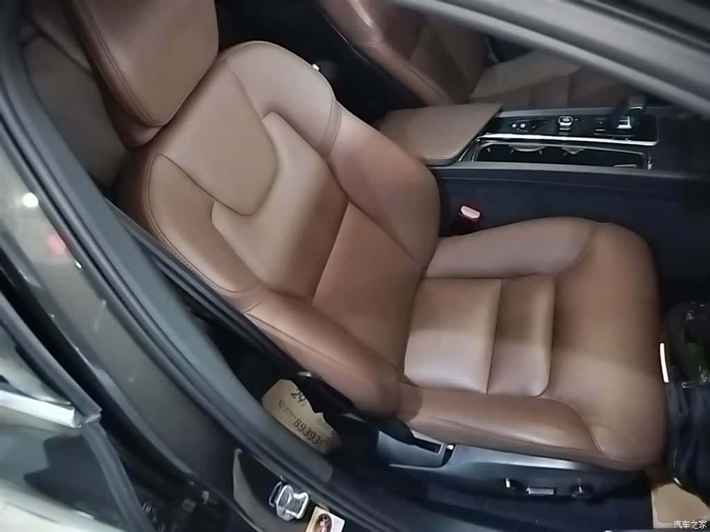 Volvo XC60, 2022 25