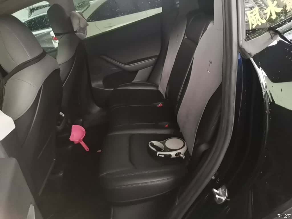 Tesla Model Y, 2024 17