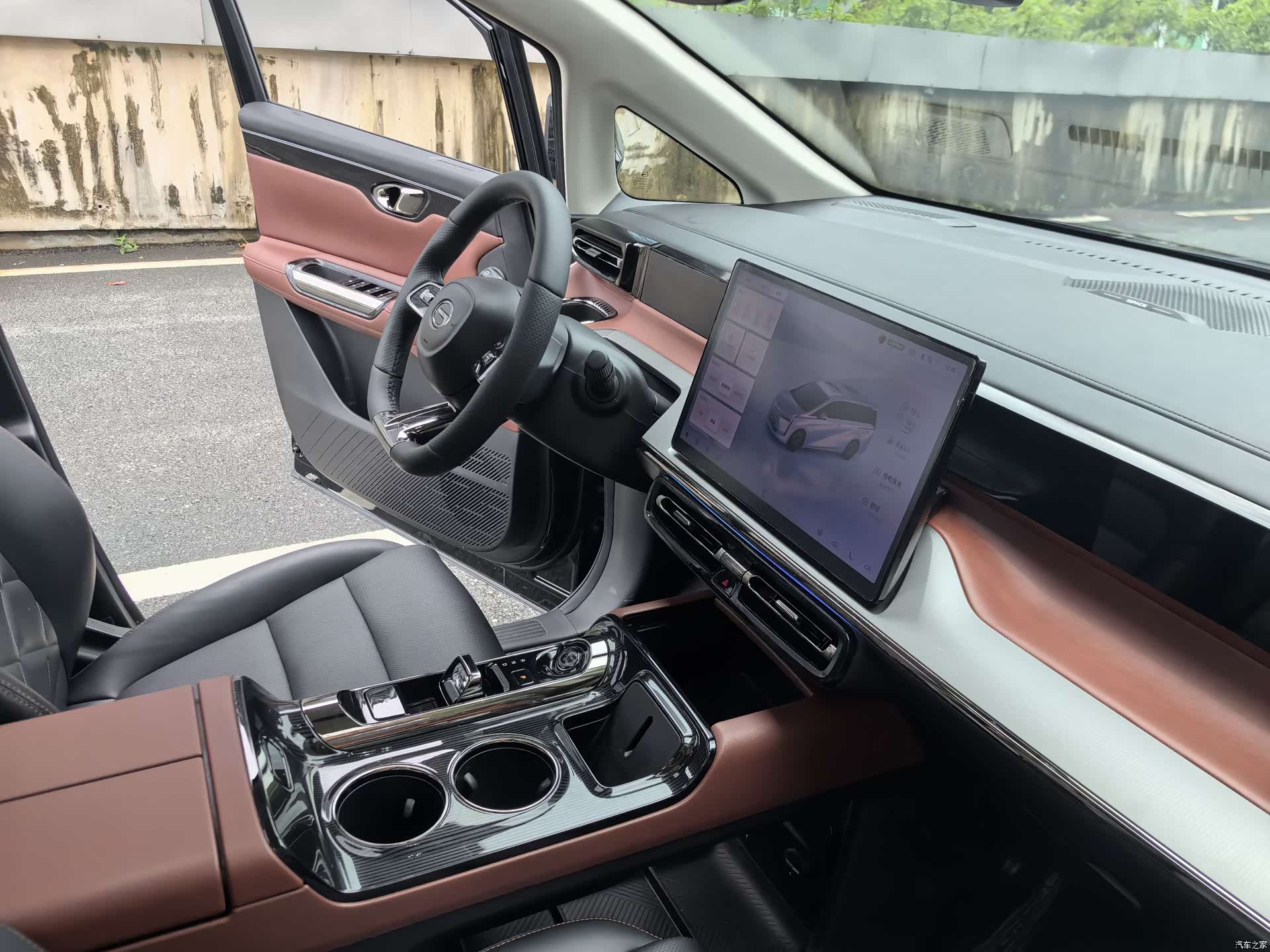 Trumpchi E8, 2025 11