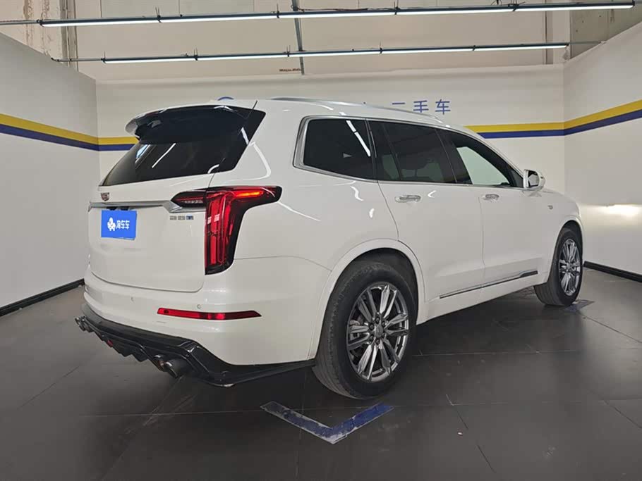 Cadillac XT6