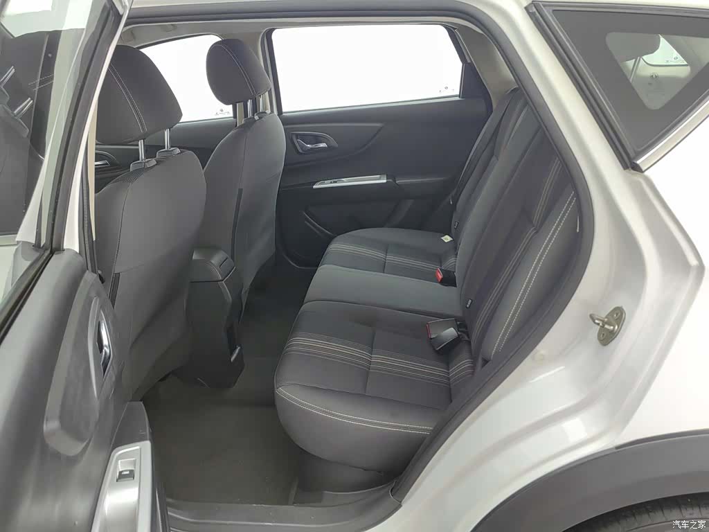 DongFeng AX3, 2016 15