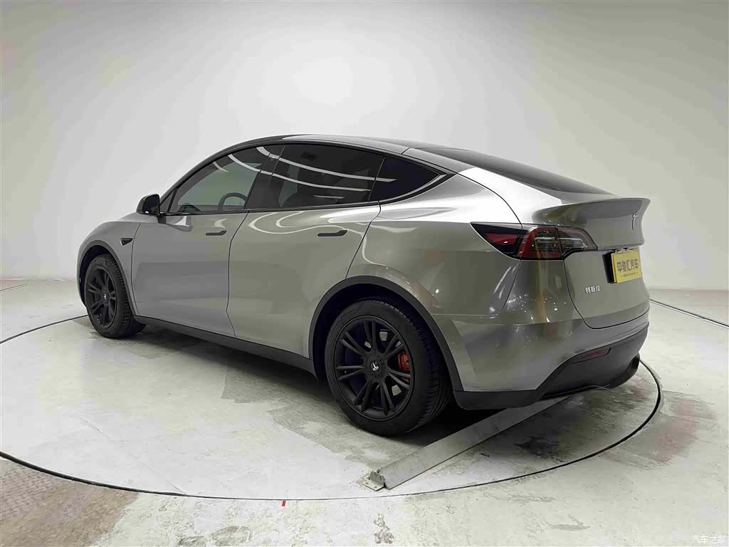 Tesla Model Y, 2023 16