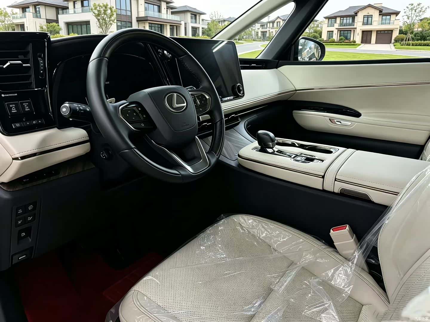 Lexus LM, 2026 6