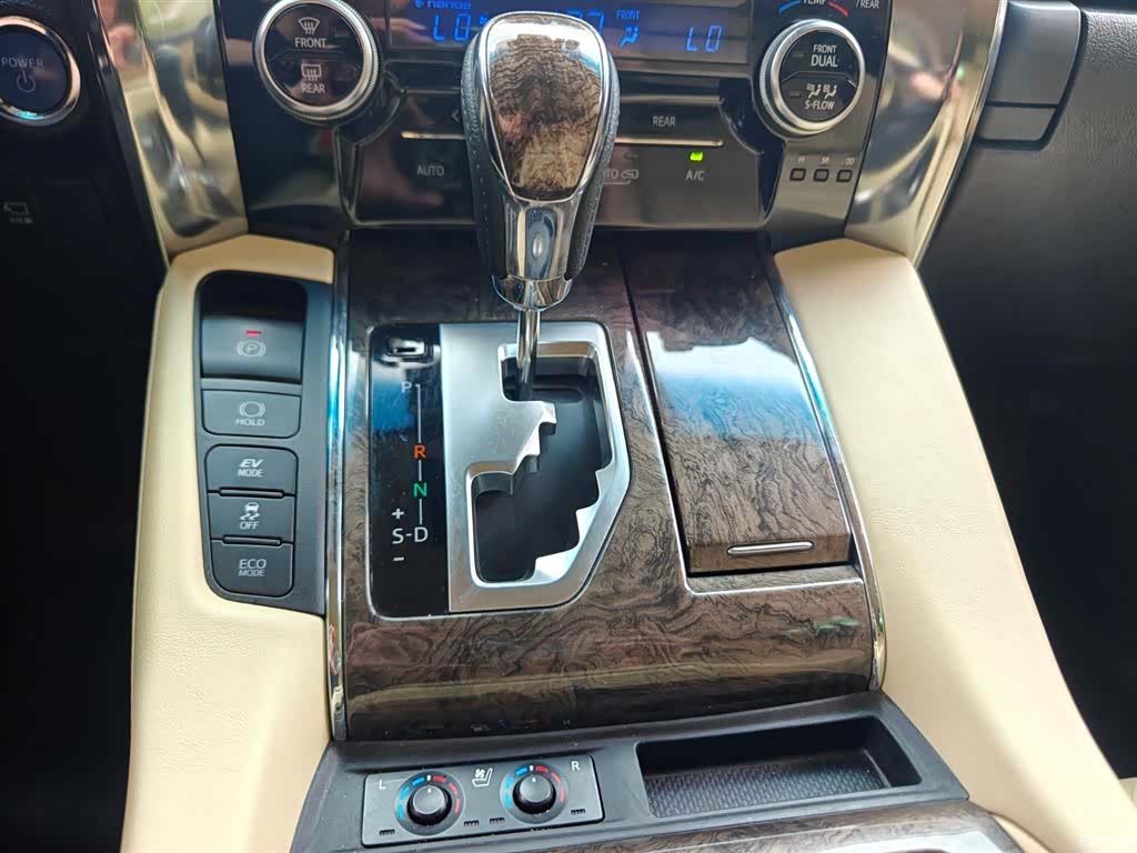 Toyota Vellfire, 2020 9
